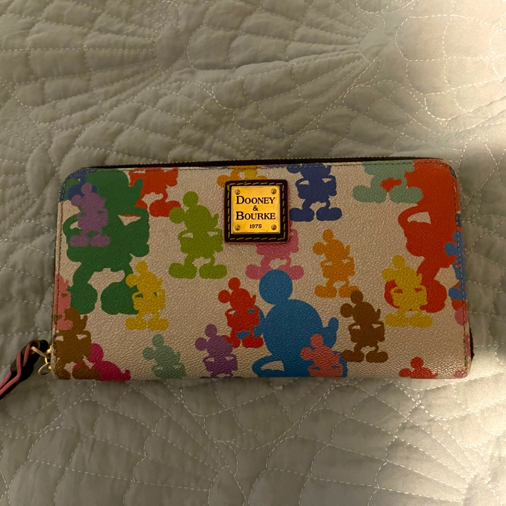 Disney dooney and Bourke Mickey silhouette wallet